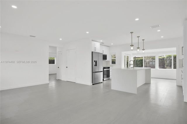 7030 SW 58th St, Miami, FL 33143