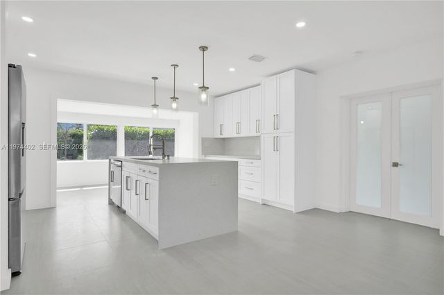 7030 SW 58th St, Miami, FL 33143