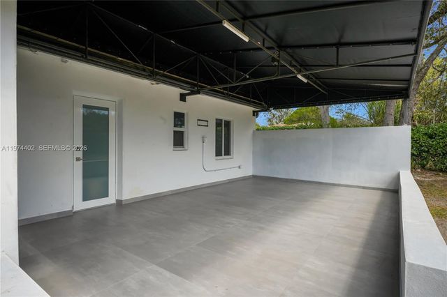 7030 SW 58th St, Miami, FL 33143