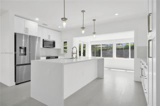 7030 SW 58th St, Miami, FL 33143