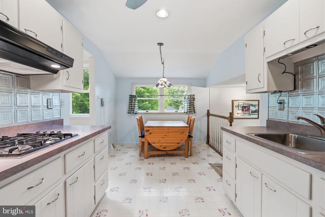 81 CHEROKEE RD, Doylestown, PA 18901