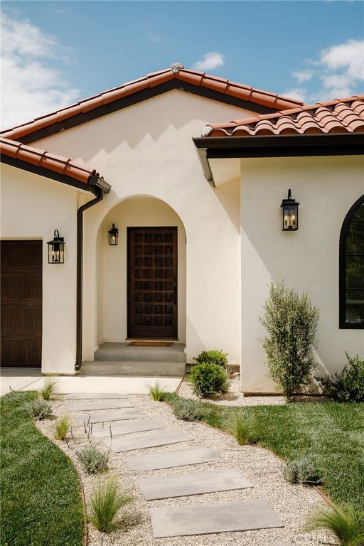 Image 2 of property listing at 3144 Atwater, Los Angeles, CA 90039