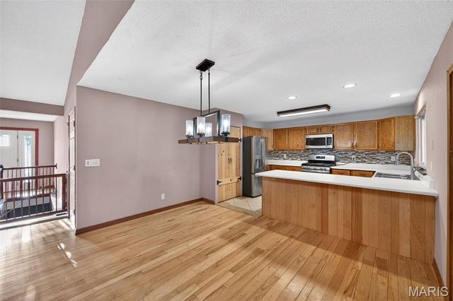 1040 Apricot Drive, St Charles, MO 63301