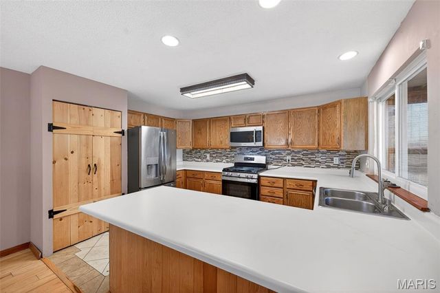 1040 Apricot Drive, St Charles, MO 63301