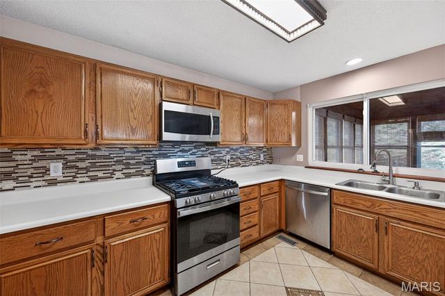 1040 Apricot Drive, St Charles, MO 63301