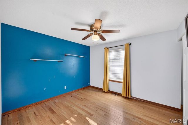 1040 Apricot Drive, St Charles, MO 63301