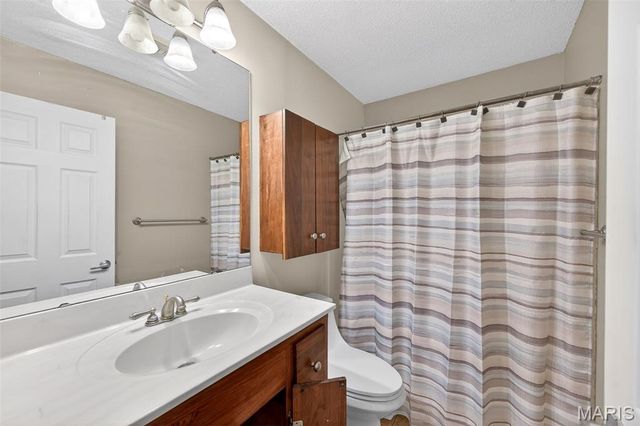 1040 Apricot Drive, St Charles, MO 63301