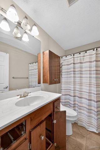 1040 Apricot Drive, St Charles, MO 63301