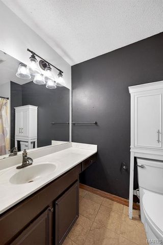 1040 Apricot Drive, St Charles, MO 63301