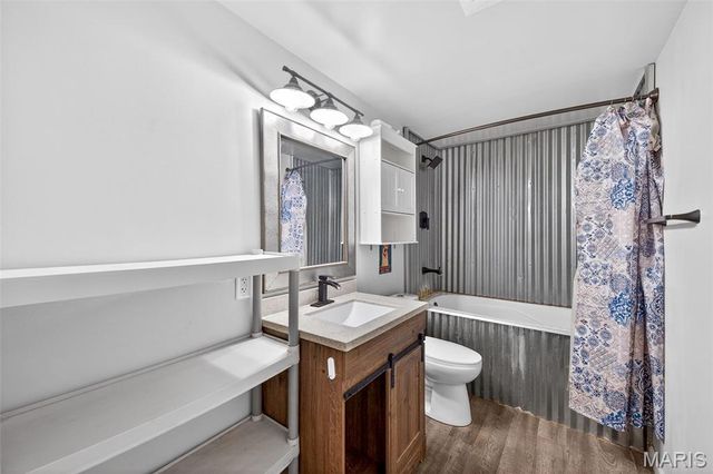 1040 Apricot Drive, St Charles, MO 63301