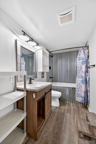 1040 Apricot Drive, St Charles, MO 63301