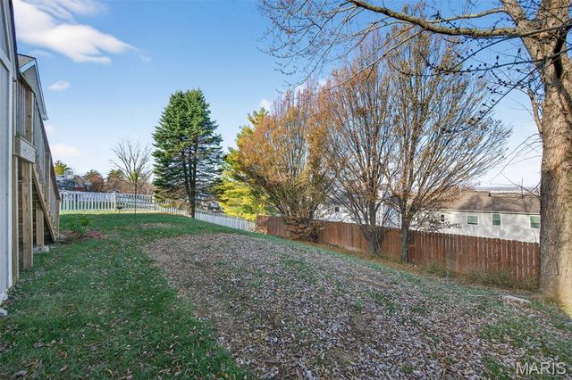 1040 Apricot Drive, St Charles, MO 63301