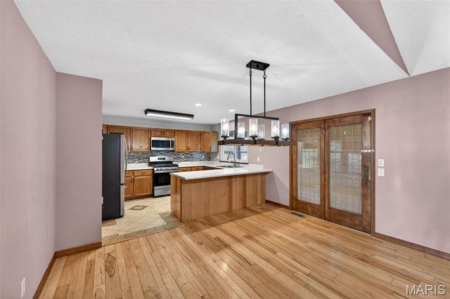 1040 Apricot Drive, St Charles, MO 63301