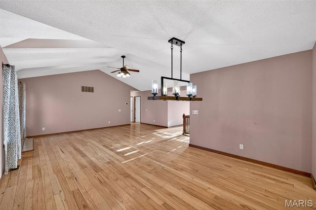 1040 Apricot Drive, St Charles, MO 63301