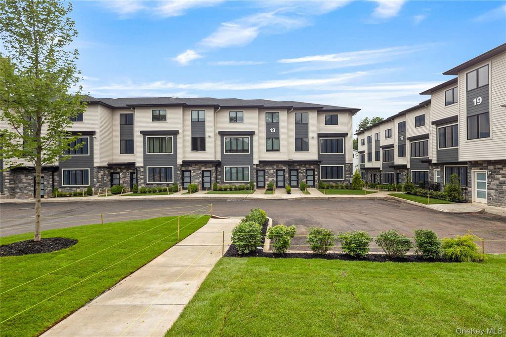17 Lazer Court 201, Spring Valley, NY 10977 — exterior