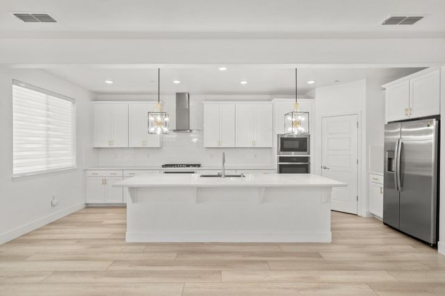 5966 Wave St, Sacramento, CA 95835