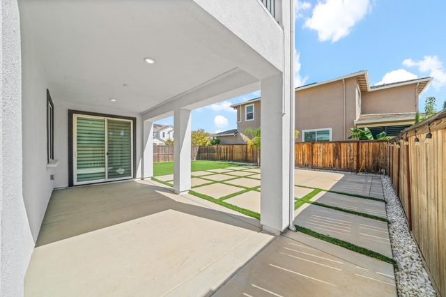 5966 Wave St, Sacramento, CA 95835