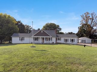 415 Hawkins Rd, Clarksville, TN 37040