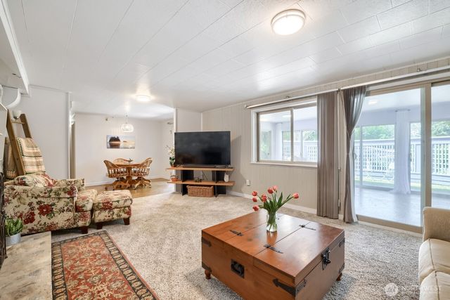 6332 NE 196th Street, Kenmore, WA 98028