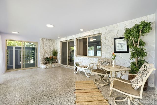 6332 NE 196th Street, Kenmore, WA 98028