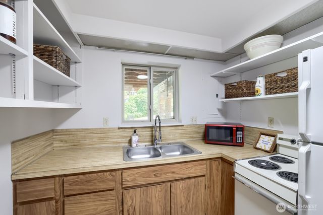6332 NE 196th Street, Kenmore, WA 98028