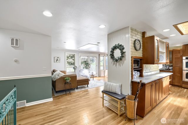 6332 NE 196th Street, Kenmore, WA 98028