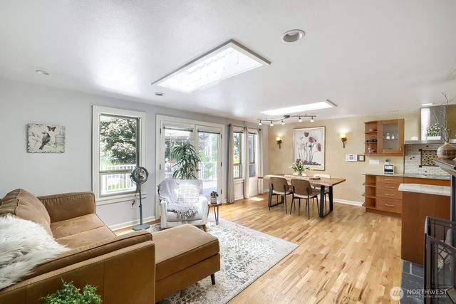 6332 NE 196th Street, Kenmore, WA 98028