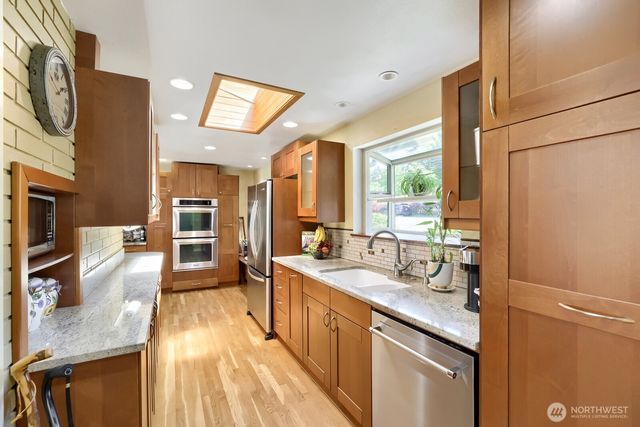 6332 NE 196th Street, Kenmore, WA 98028