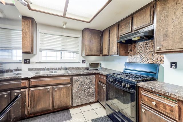 8936 summerwood way, Fontana, CA 92335