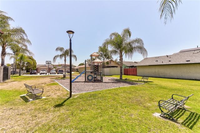 8936 summerwood way, Fontana, CA 92335