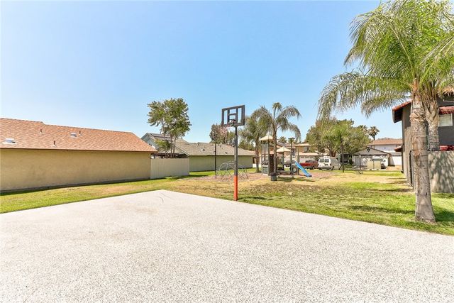 8936 summerwood way, Fontana, CA 92335
