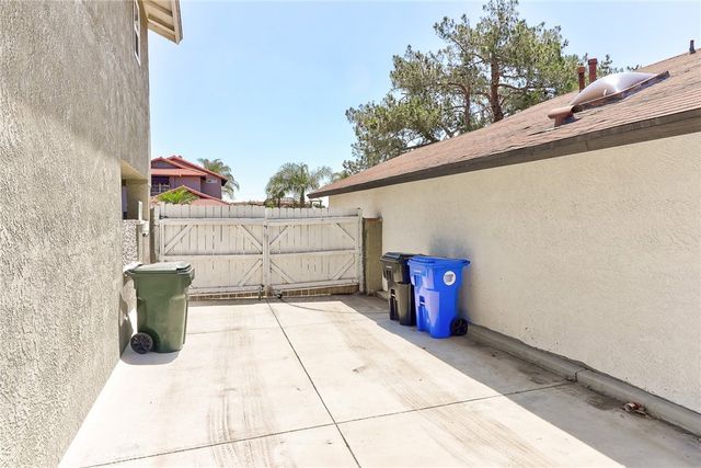 8936 summerwood way, Fontana, CA 92335