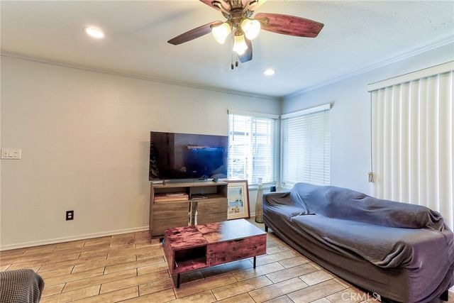 8936 summerwood way, Fontana, CA 92335