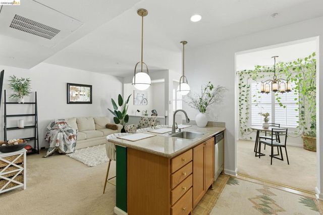 88 E 6Th St 313, Pittsburg, CA 94565