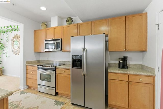 88 E 6Th St 313, Pittsburg, CA 94565