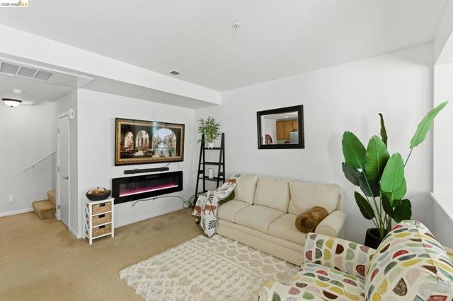 88 E 6Th St 313, Pittsburg, CA 94565