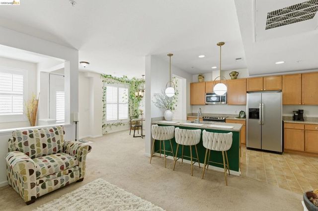 88 E 6Th St 313, Pittsburg, CA 94565