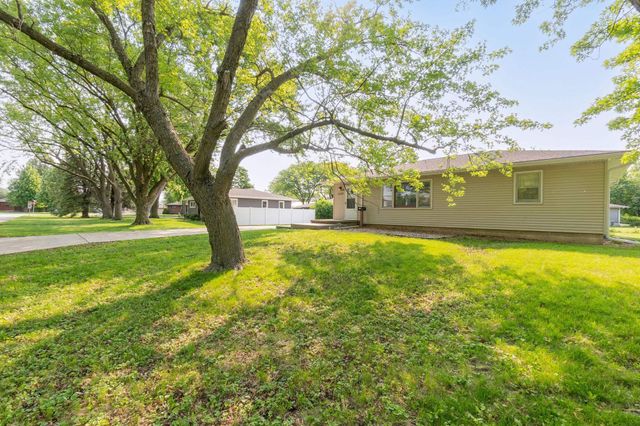 1410 Starbeck Circle, Cedar Falls, IA 50613