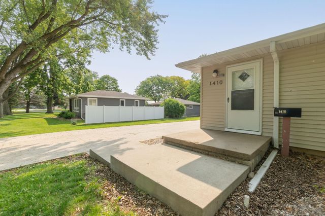 1410 Starbeck Circle, Cedar Falls, IA 50613