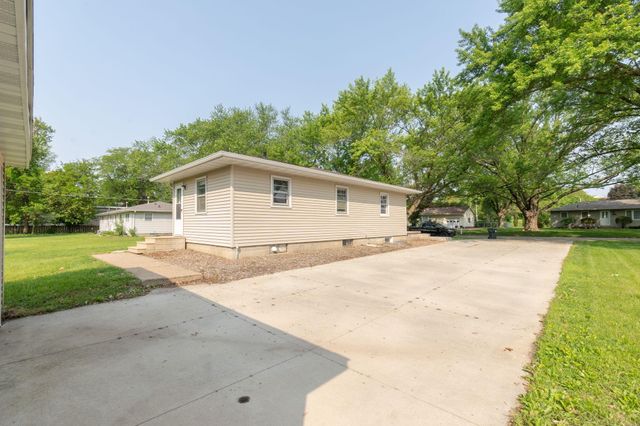 1410 Starbeck Circle, Cedar Falls, IA 50613