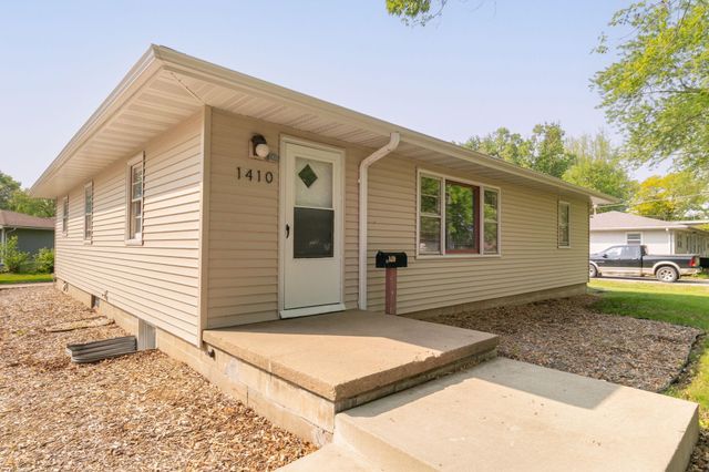 1410 Starbeck Circle, Cedar Falls, IA 50613