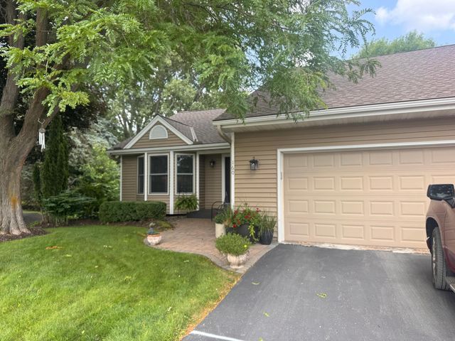 160 Bluff Ridge Court, Chanhassen, MN 55317