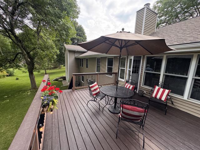 160 Bluff Ridge Court, Chanhassen, MN 55317