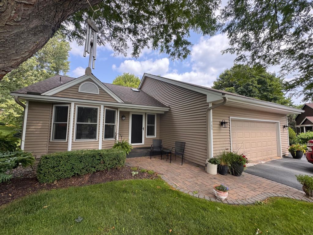 160 Bluff Ridge Court, Chanhassen, MN 55317