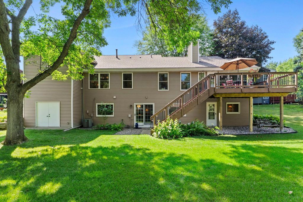 160 Bluff Ridge Court, Chanhassen, MN 55317 — photo 2