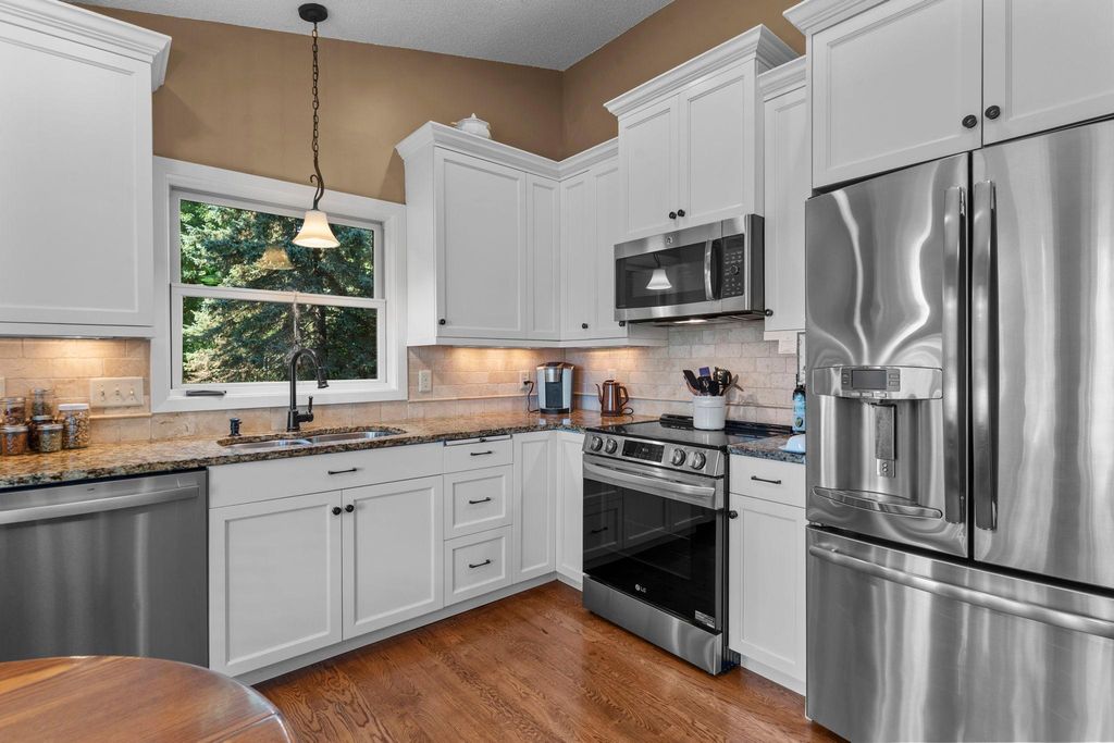 160 Bluff Ridge Court, Chanhassen, MN 55317 — photo 4