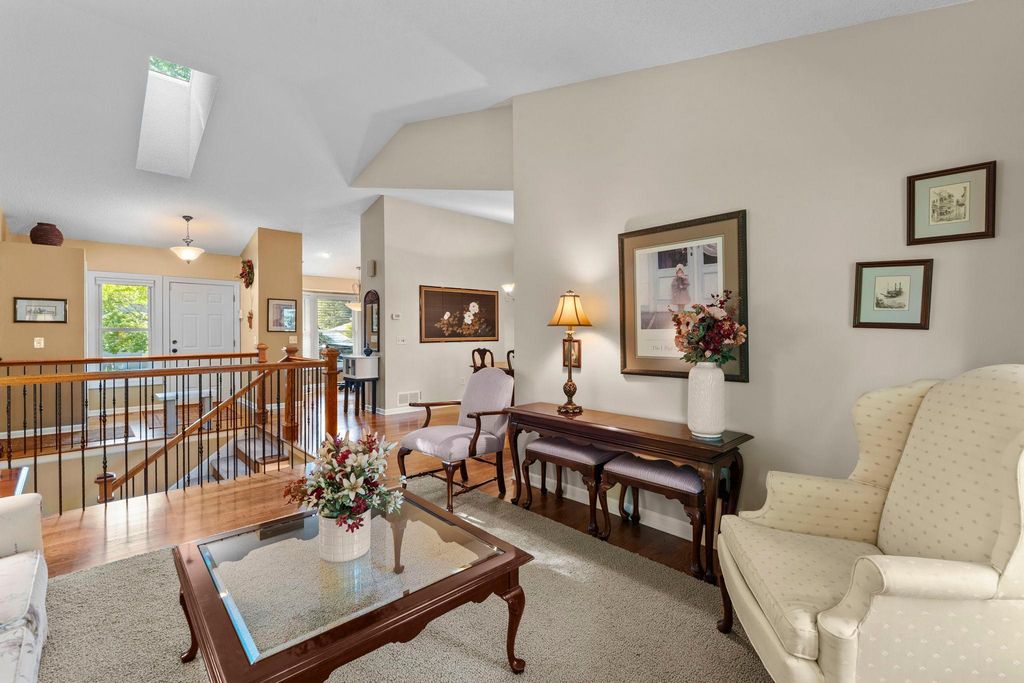 160 Bluff Ridge Court, Chanhassen, MN 55317 — photo 5