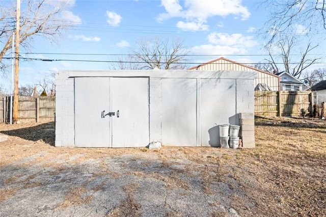 1515 S Home Avenue, Independence, MO 64052