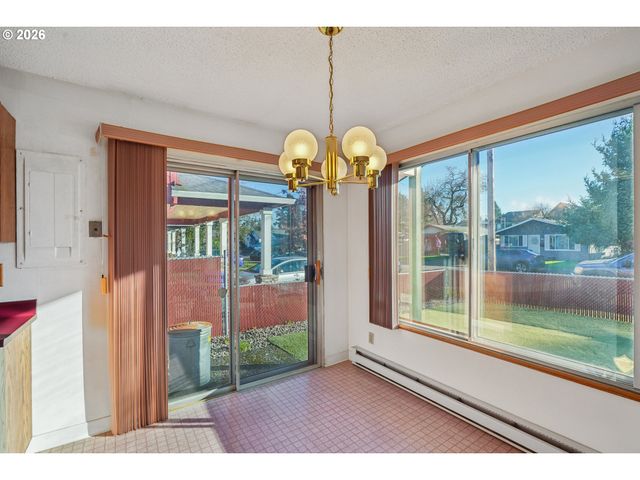 5737 Se CARLTON St, Portland, OR 97206