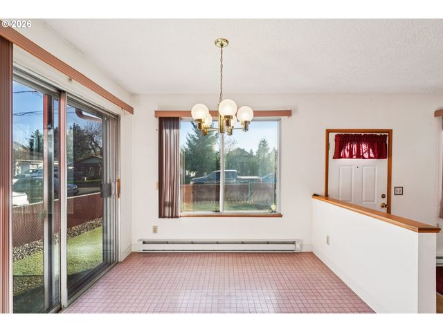 5737 Se CARLTON St, Portland, OR 97206